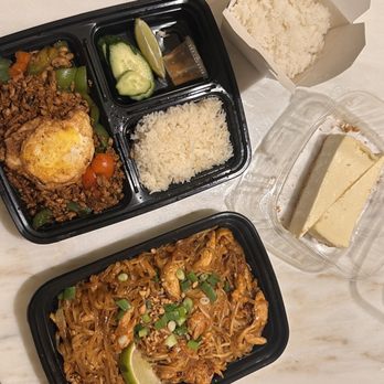 Djan's Thai Restaurant - Basil Krapao Chicken Fried Egg, Pad Thai, Djan's Lychee Cheesecake (but there was no lychee) - Thai Near Me - Seattle, Washington