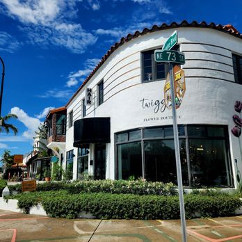 Sunny Side Cafe & Eatery - Outside view NE 73rd and Biscayne Blvd - Breakfast & Brunch Near Me - Miami, Florida
