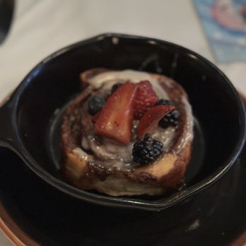 High Cotton - Cinnamon roll - Cocktail Bars Near Me - Charleston, South Carolina High Cotton - Cinnamon roll - Cocktail Bars Near Me - Charleston, South Carolina