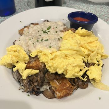 West Town Bakery & Diner - Hullabaloo Skillet - Diners Near Me - Chicago, Illinois