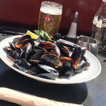 Rett i Garnet - Mussels in white wine served with plenty of bread. Their sauce was very delicious and a good amount too. - Fishmonger Near Me - Kristiansand, 10