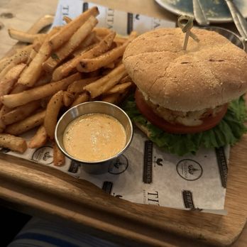 Blackwall Hitch - Crab Cake Sandwich - Seafood Near Me - Alexandria, Virginia Blackwall Hitch - Crab Cake Sandwich - Seafood Near Me - Alexandria, Virginia