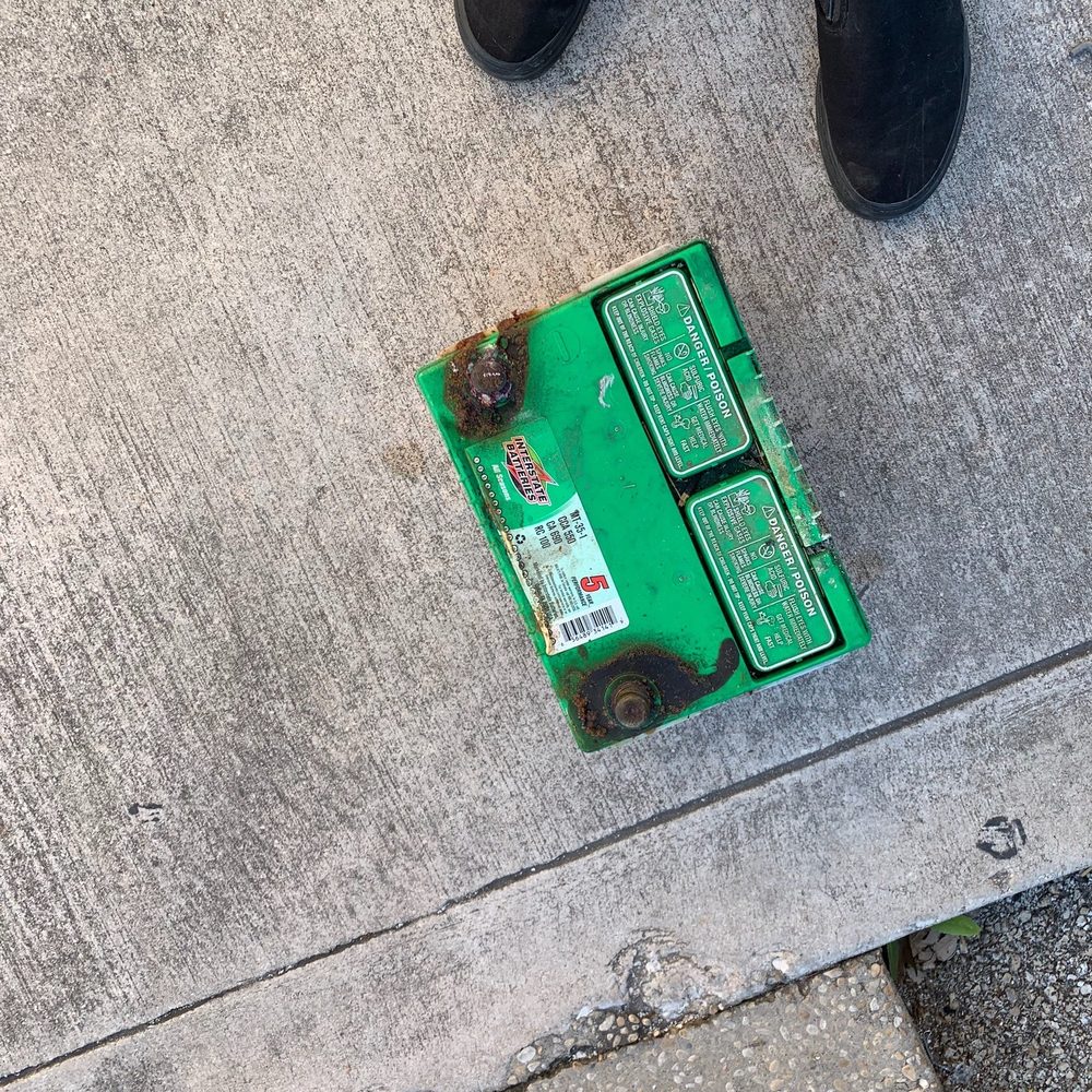 "Cleaned and fixed" battery my ass. "Cleaned and fixed" battery my ass.