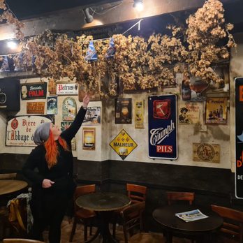 't Brugs Beertje - Dried hops - Beer Bar Near Me - Bruges, VWV 't Brugs Beertje - Dried hops - Beer Bar Near Me - Bruges, VWV