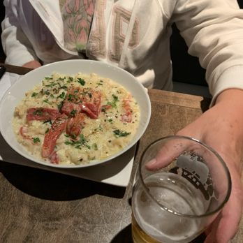 Bowman's Bar & Grill - Mac and cheese with roasted red peppers - Bars Near Me - Ottawa, Ontario