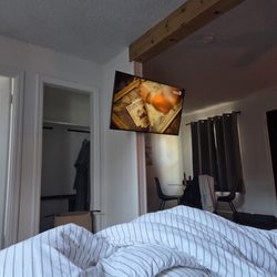 A cozy, relaxing stay. Recommend checking out the museum just up the street! Then watch discovery channel episode