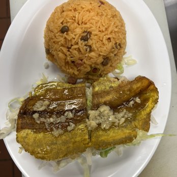 El Pollo Tropical - Jibarito de Pollo con Arroz con Gandules - Chicken Shop Near Me - Indianapolis, Indiana