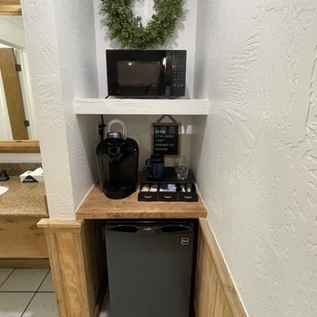 Big Texan Motel - Perfectly stocked little mini kitchenette - Hotels Near Me - Amarillo, Texas