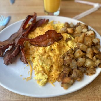 Sunset Grill - Diners Near Me - Toronto, Ontario