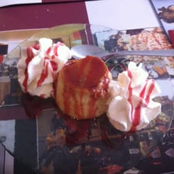Las Banderas - Flan de queso con nata y sirope de frambuesa