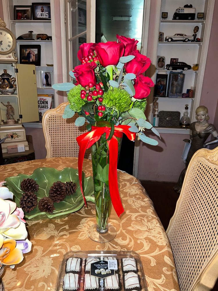 8 roses in tall vase Yelp