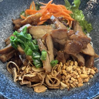 Viet Corner Restaurant - M4. Lemon Chicken Vermicelli - Vietnamese Near Me - Fairfax, Virginia