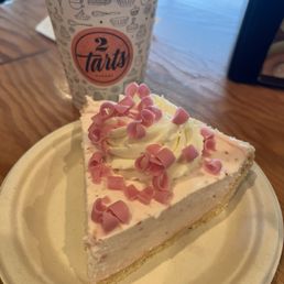 Strawberry cream pie & latte Strawberry cream pie & latte