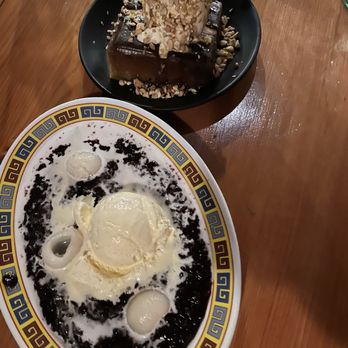 Kedai Makan - Honeycomb Cake (V) Bubur Hitam (VV, GF) - Malaysian Near Me - Seattle, Washington Kedai Makan - Honeycomb Cake (V) Bubur Hitam (VV, GF) - Malaysian Near Me - Seattle, Washington
