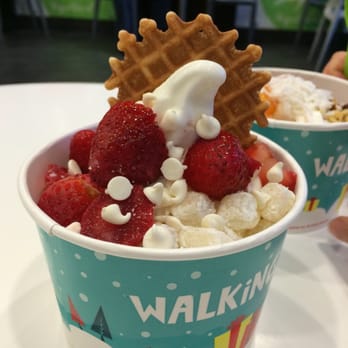 Yogurtland - My girlfriend could totally work at pinkberry - Ice Cream & Frozen Yogurt Near Me - Santa Barbara, California