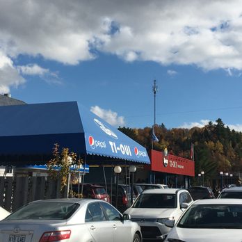 Ti-Oui - Outside - Fast Food Near Me - St-Raymond, Quebec