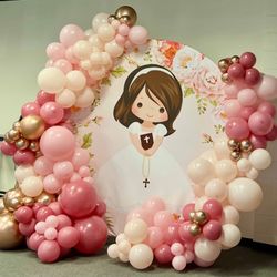 Balloons On La Terraza - Organic Balloon Arch with mixed balloon sizes, very popular for any occasion.