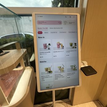 Molly Tea - Ordering from kiosk - Bubble Tea Near Me - San Gabriel, California Molly Tea - Ordering from kiosk - Bubble Tea Near Me - San Gabriel, California