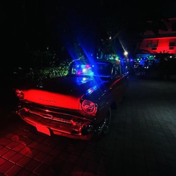 Moreno's Cuba - Cute courtyard for the last few hours in paradise - Cocktail Bars Near Me - Miami Beach, Florida