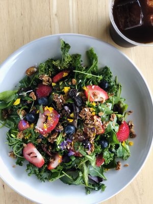 Willow & Wren Cafe' : Coffee, Wine, and Provisions by null