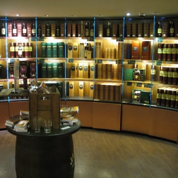 Jameson Distillery Bow St - Jameson gift shop - Museums Near Me - Dublin, D