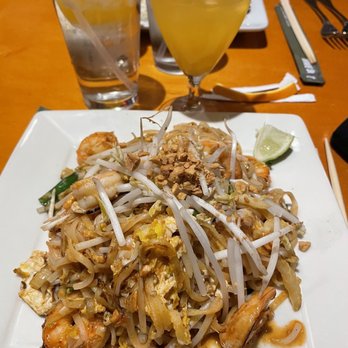 Big Bowl - Shrimp Pad Thai - Chinese Near Me - Minnetonka, Minnesota