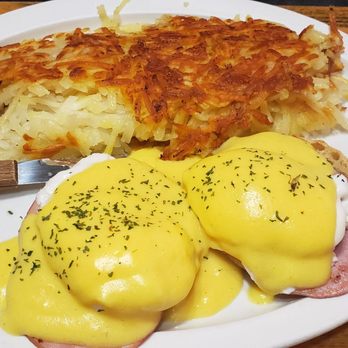 Lynde's Restaurant & Catering  - Eggs benedict - American Near Me - Osseo, Minnesota