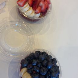 Açaí bowl and Pink Bowl (Pitaya)
