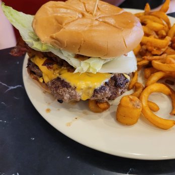 Dexter's Laburgertory - Cowboy burger - Burgers Near Me - Berkeley Springs, West Virginia