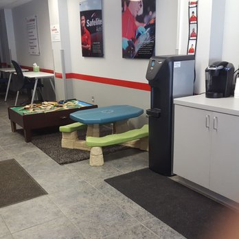 Safelite AutoGlass - Coffee, water, and play tables for the younguns. - Auto Glass Services Near Me - Pittsburgh, Pennsylvania
