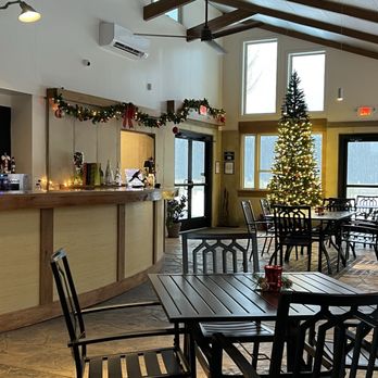 Fossil Creek Wine - Pretzels Near Me - Madison, Ohio