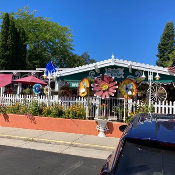 Summer Kitchen - Door County - Front entrance and outdoor seating - Breakfast & Brunch Near Me - Ephraim, Wisconsin