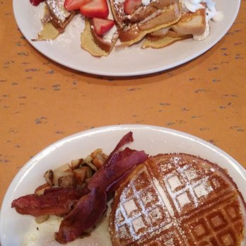 Le Peep - Stuffed French toast and gluten free waffle platter - Breakfast & Brunch Near Me - Longmont, Colorado