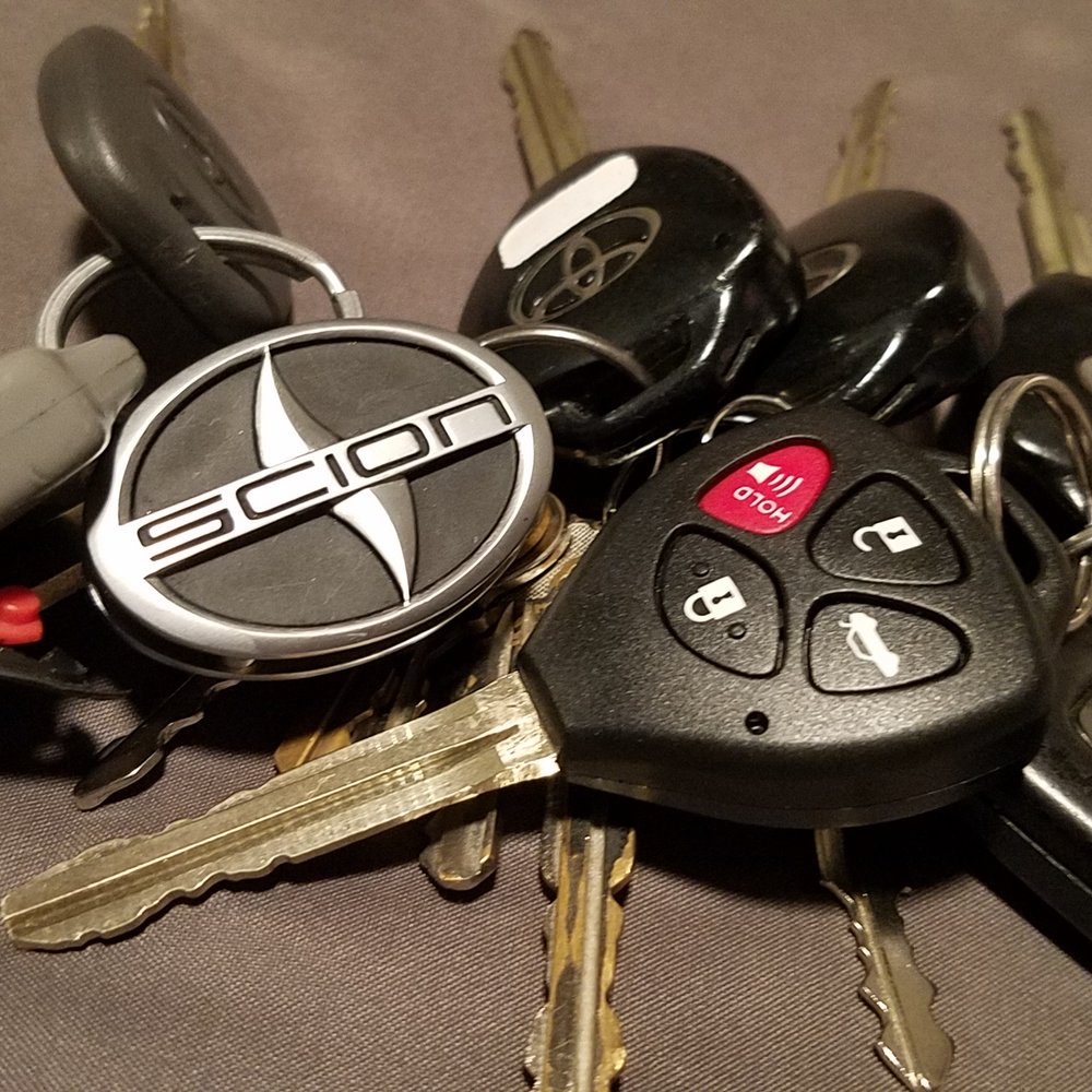 Island Locksmith Service - Dvir helped me with a brand new key fob for my Toyota Camry. I met up with him at a near-by McDonalds parking lot and he finished in 10 mins - Keys & Locksmiths Near Me
