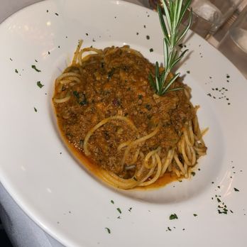 Serafina - Spaghetti Pomodori w/Bolognese Sauce - Italian Near Me - New York, New York Serafina - Spaghetti Pomodori w/Bolognese Sauce - Italian Near Me - New York, New York
