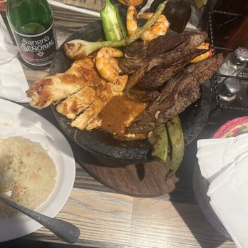 La Cruda Mariscos & Grill - Molcajete mixto with beans and rice on the side. Delicious!!!! - Seafood Near Me - Pearblossom, California La Cruda Mariscos & Grill - Molcajete mixto with beans and rice on the side. Delicious!!!! - Seafood Near Me - Pearblossom, California