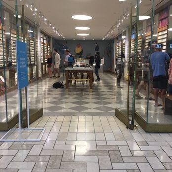 Warby Parker Tysons Corner - The store - Eyewear & Opticians Near Me - Mclean, Virginia