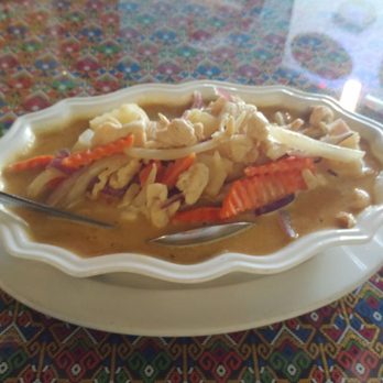 Di Chan Thai Restaurant - Chicken Yellow Curry with Carrots and Onions. - Thai Near Me - San Diego, California Di Chan Thai Restaurant - Chicken Yellow Curry with Carrots and Onions. - Thai Near Me - San Diego, California
