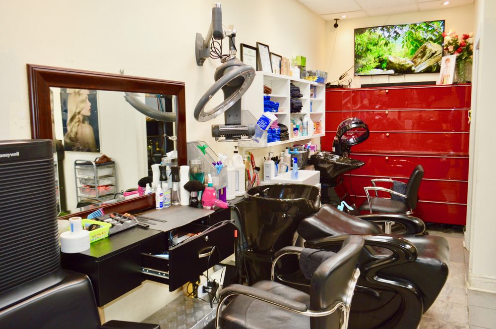 Vinces Hair Salon Logo