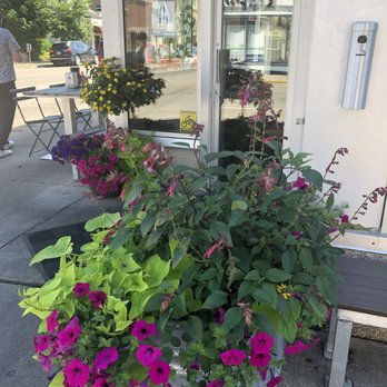 Comet Cafe - Outside the Comet - Breakfast & Brunch Near Me - Milwaukee, Wisconsin