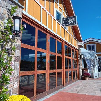 Willow Creek Winery - Outdoor bar - Wineries Near Me - West Cape May, New Jersey Willow Creek Winery - Outdoor bar - Wineries Near Me - West Cape May, New Jersey