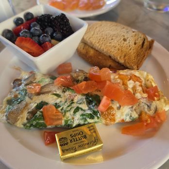 Milton's Cafe - Egg White & Veggies Omelet. It comes with toast and a side of fruit - Cafes Near Me - Lawrence, Kansas Milton's Cafe - Egg White & Veggies Omelet. It comes with toast and a side of fruit - Cafes Near Me - Lawrence, Kansas