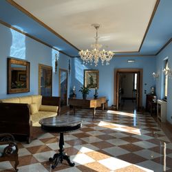 Due Torri - 4th floor hall