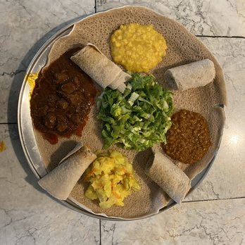 Mudai Ethiopian Restaurant - Veggie V10. Vegetarian Combo (with collard greens substituted with spicy lamb) - Ethiopian Near Me - San Jose, California