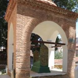 Umurbey Cami - Umurbey'in mezarı