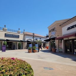 Carlsbad Premium Outlet was not busy on a weekday.