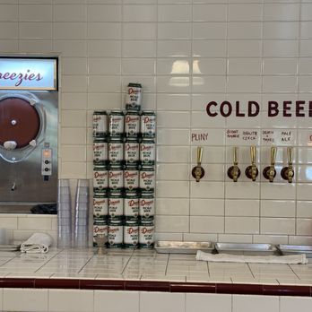 Jumbo's Win Win - Image of the counter area. They sell pickle beer. - Burgers Near Me - Philo, California