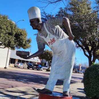 Collin Street Bakery - Statue in Corsicana - Bakeries Near Me - Corsicana, Texas Collin Street Bakery - Statue in Corsicana - Bakeries Near Me - Corsicana, Texas
