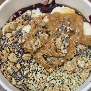 Cinnamon Roll Bakery and Cafe - Acai bowl - Coffee & Tea Near Me - Mariposa, California