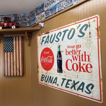 Fausto's Fried Chicken - Fausto's interior. - Seafood Near Me - Buna, Texas